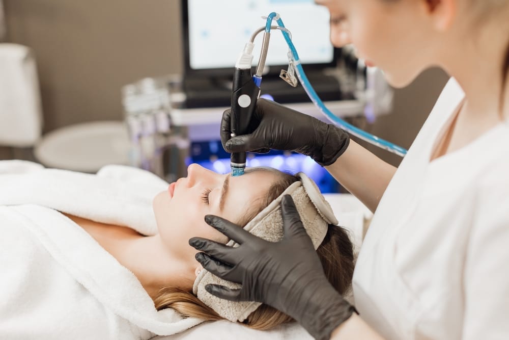 Advanced Skin Rejuvenation Using Targeted Peptide Therapy – Peptide Treatment Professional Performing Precision Facial Peptide Application to Support Skin Renewal – Peptide Treatment